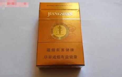违规批发香烟